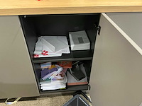 Opbergkast met 2 bureaustoelen - afbeelding 9 van  11