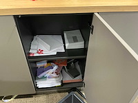 Opbergkast met 2 bureaustoelen - afbeelding 10 van  11