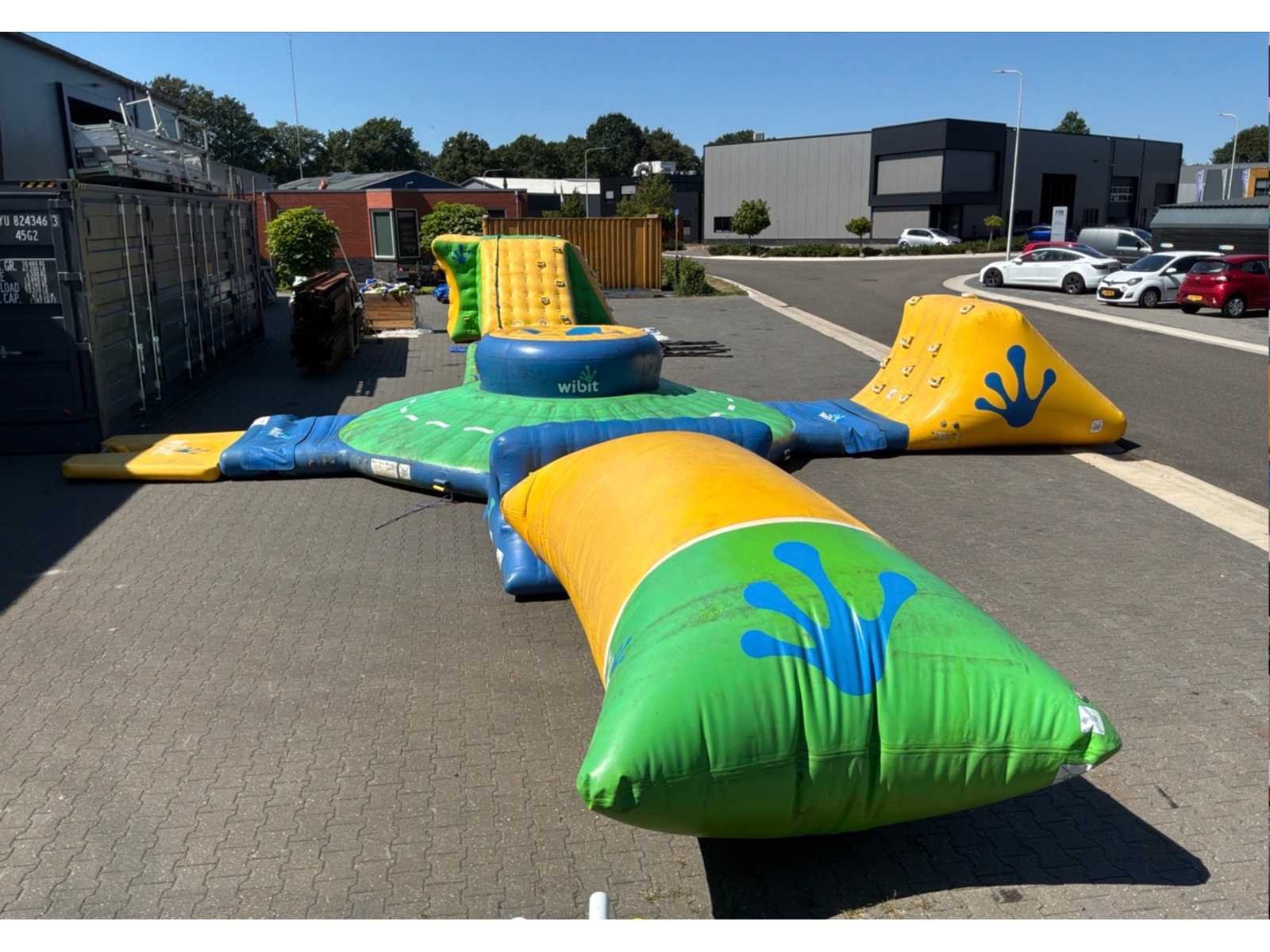 Opblaas aquapark, vrachtwagensimulator en logistiek