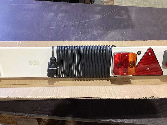 Opbouw aanhangwagen lichtbalk - afbeelding 4 van  6