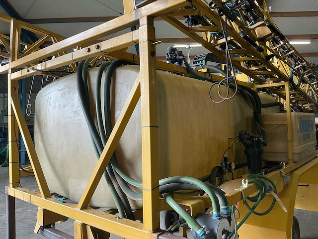 Opbouw veldspuitmachine - afbeelding 13 van  19