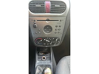 Opel - 2002 - corsa - 1.2-16v comfort - 83-skd-1 - afbeelding 2 van  12