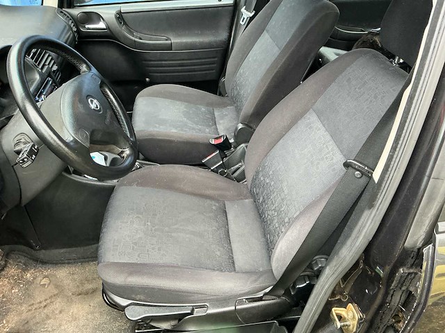 Opel - 2002 - zafira - 2.2-16v elegance - personenauto - afbeelding 2 van  17