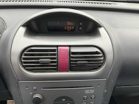 Opel - 2004 - corsa - 1.2-16v maxx - personenauto - afbeelding 12 van  25