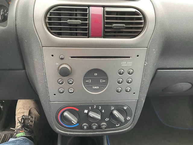 Opel - 2004 - corsa - 1.2-16v maxx - personenauto - afbeelding 13 van  25