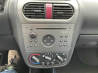 Opel - 2004 - corsa - 1.2-16v maxx - personenauto - afbeelding 13 van  25
