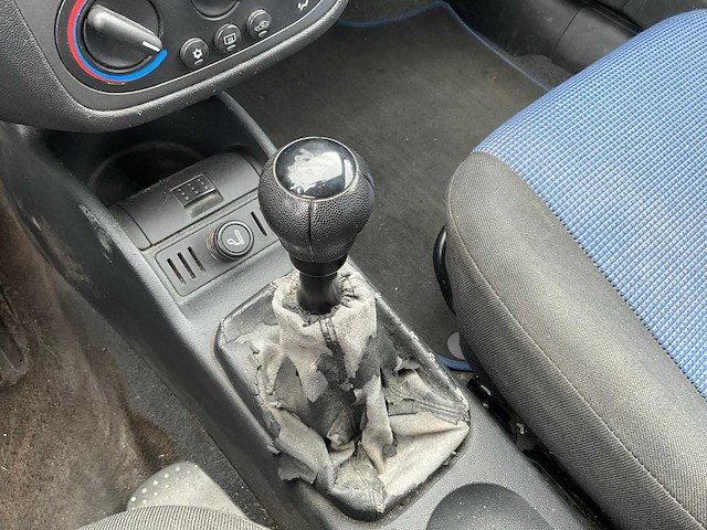 Opel - 2004 - corsa - 1.2-16v maxx - personenauto - afbeelding 14 van  25