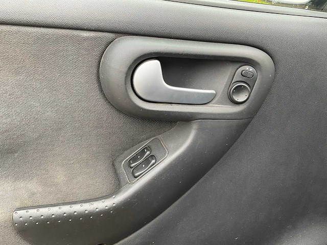 Opel - 2004 - corsa - 1.2-16v maxx - personenauto - afbeelding 16 van  25