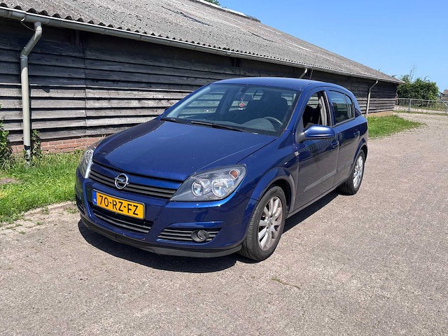 Opel - 2005 - astra - 1.4 enjoy - personenauto - afbeelding 1 van  22