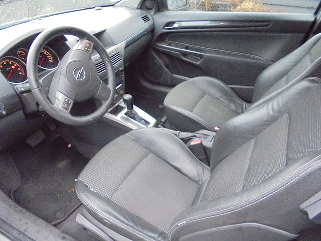 Opel - 2005 - astra gtc - 1.8 cosmo - 88-rv-ft - afbeelding 7 van  11