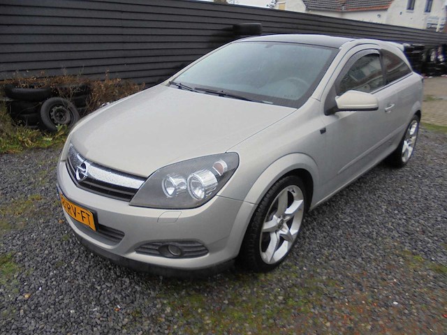 Opel - 2005 - astra gtc - 1.8 cosmo - 88-rv-ft - afbeelding 1 van  11