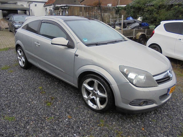 Opel - 2005 - astra gtc - 1.8 cosmo - 88-rv-ft - afbeelding 4 van  11