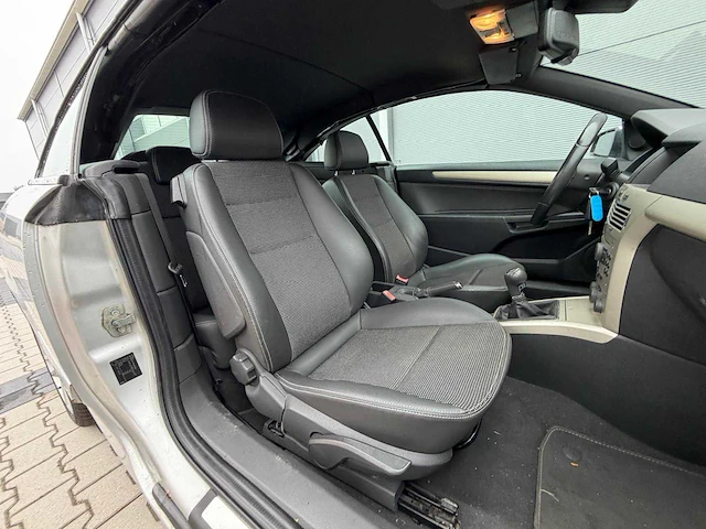 Opel - 2006 - astra twintop - 1.8 enjoy - personenauto - afbeelding 13 van  25
