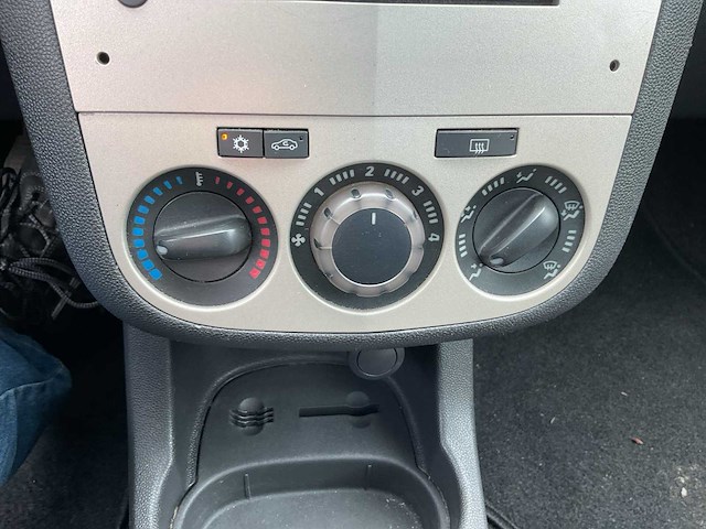 Opel - 2007 - corsa - 1.2-16v essentia - personenauto - afbeelding 14 van  19