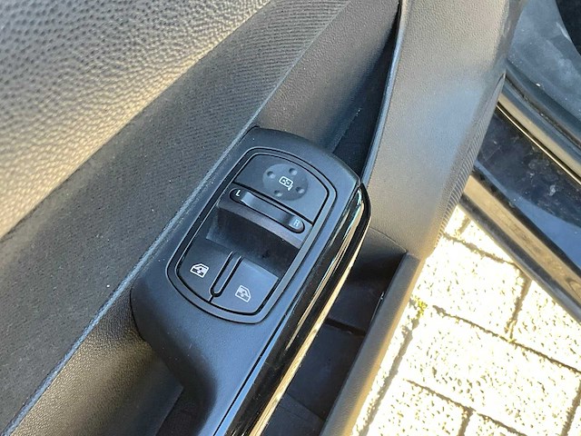 Opel - 2007 - corsa - 1.2-16v essentia - personenauto - afbeelding 6 van  22