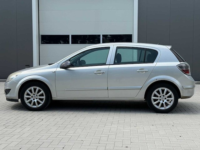 Opel - 2008 - astra - 1.6 temptation - personenauto - afbeelding 16 van  22