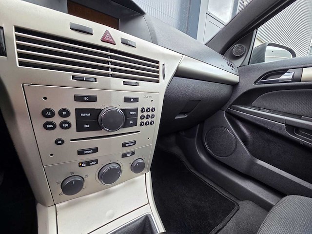 Opel - 2008 - astra gtc - 1.6 temptation - 15-zd-rs - afbeelding 17 van  22