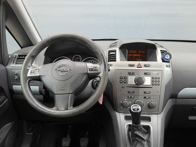 Opel - 2008 - zafira - 1.8 temptation - 91-gkr-9 - afbeelding 2 van  24