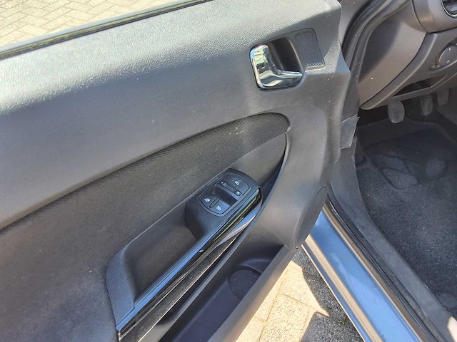 Opel - 2009 - corsa - 1.4-16v white edit. - personenauto - afbeelding 2 van  16