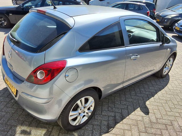 Opel - 2009 - corsa - 1.4-16v white edit. - personenauto - afbeelding 12 van  16