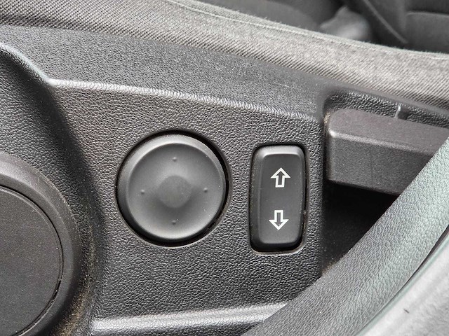 Opel - 2009 - insignia - 1.8 business - 79-hnh-4 - afbeelding 12 van  24