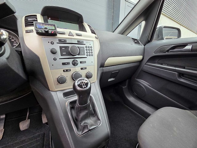Opel - 2009 - zafira - 1.8 temptation - 7 persoons - 87-jfx-3 - afbeelding 10 van  24