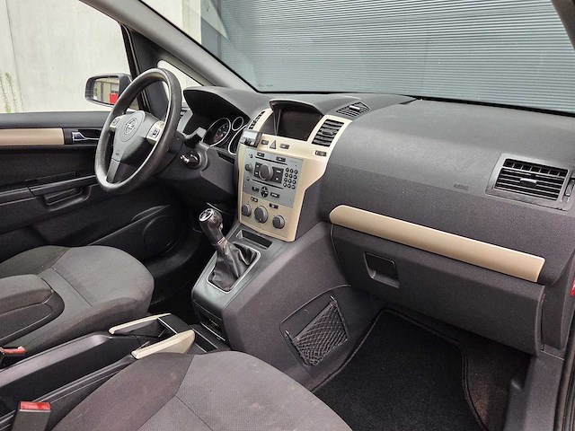 Opel - 2009 - zafira - 1.8 temptation - 7 persoons - 87-jfx-3 - afbeelding 16 van  24