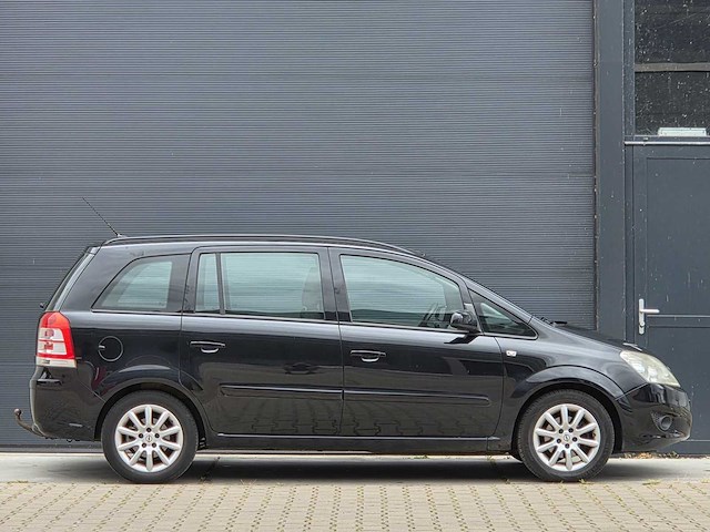 Opel - 2009 - zafira - 1.8 temptation - 7 persoons - 87-jfx-3 - afbeelding 19 van  24