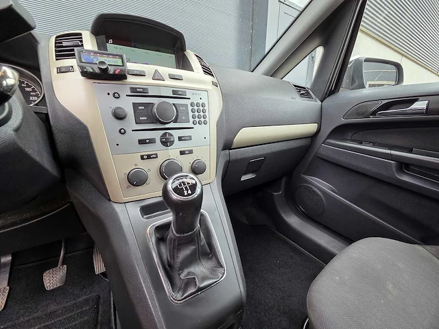 Opel - 2009 - zafira - 1.8 temptation - 7 persoons - 87-jfx-3 - afbeelding 10 van  24