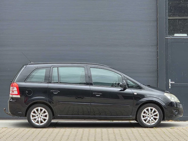 Opel - 2009 - zafira - 1.8 temptation - 7 persoons - 87-jfx-3 - afbeelding 19 van  24