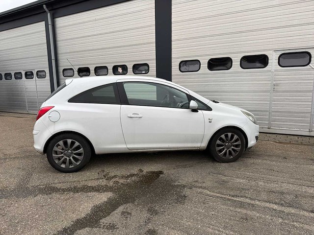 Opel - 2010 - corsa - 1.2-16v 111 edition - 37-lgt-4 - afbeelding 8 van  14