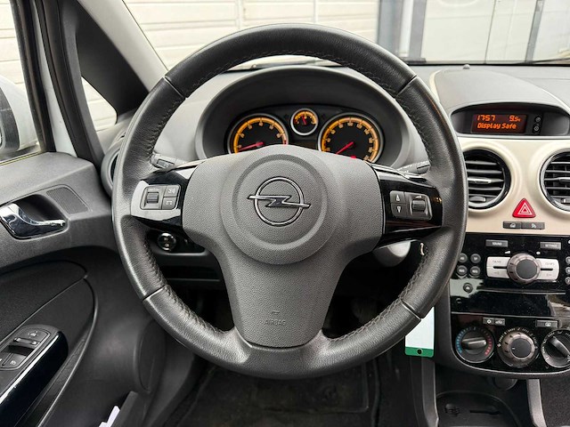 Opel - 2010 - corsa - 1.2-16v 111 edition - 37-lgt-4 - afbeelding 11 van  14