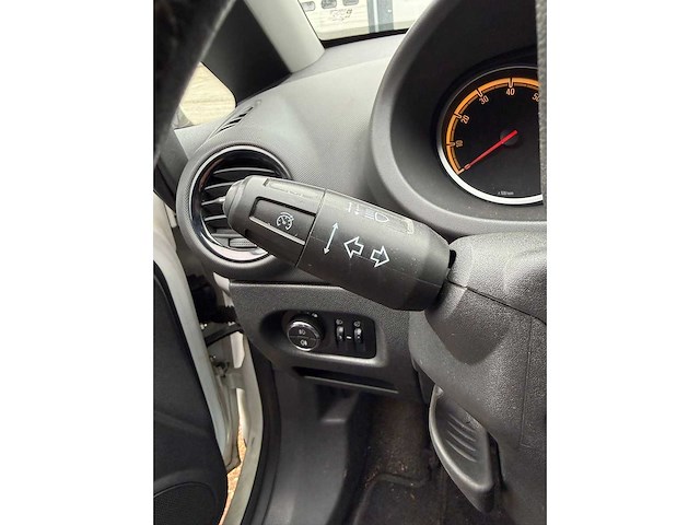 Opel - 2010 - corsa - 1.2-16v 111 edition - 37-lgt-4 - afbeelding 13 van  14