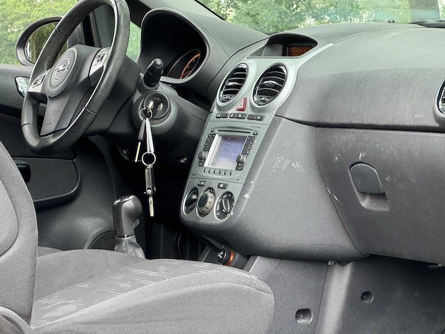 Opel - 2011 - corsa - 1.4-16v - nh-105-v - afbeelding 13 van  20