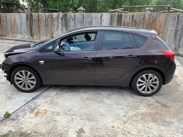 Opel - 2012 - astra - 1.4 cosmo - kg-663-h - afbeelding 28 van  29