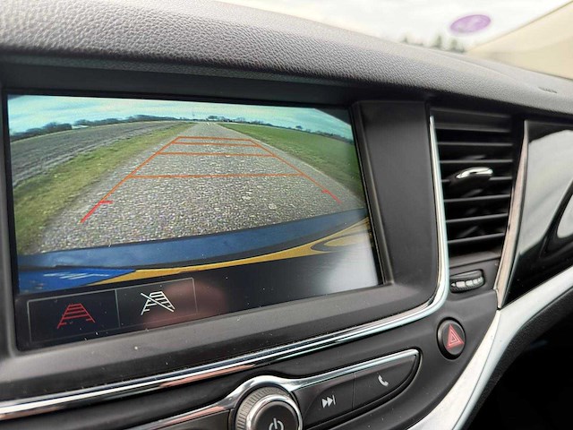 Opel - 2022 - astra sports tourer - 1.2 design & tech - p-096-jv - afbeelding 4 van  16