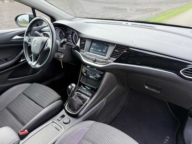 Opel - 2022 - astra sports tourer - 1.2 design & tech - p-096-jv - afbeelding 6 van  6