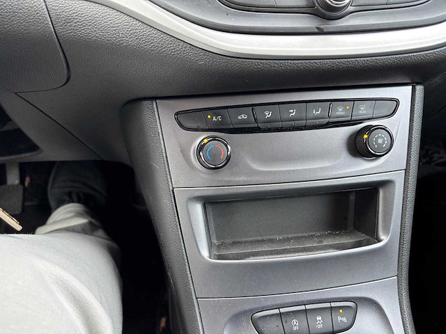 Opel - astra - 1.2 - car - 2019 - afbeelding 3 van  12