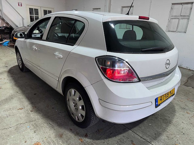 Opel - astra - 1.3 cdti business - 41-xb-kj- 2007 - afbeelding 2 van  3