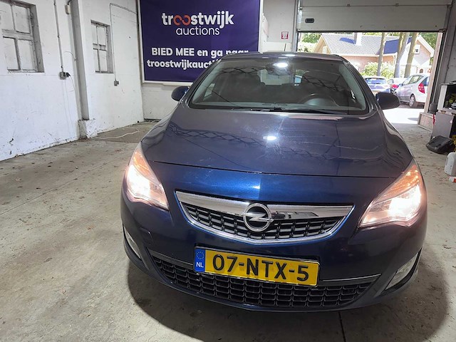 Opel - astra - 1.4 turbo cosmo - 07-ntx-5- 2010 - afbeelding 2 van  2