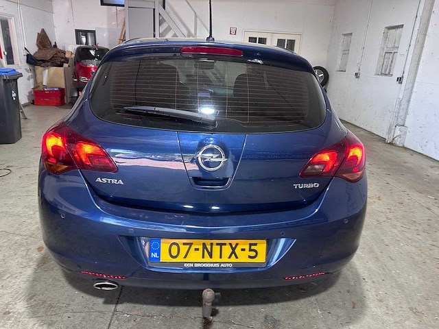 Opel - astra - 1.4 turbo cosmo - 07-ntx-5- 2010 - afbeelding 13 van  19