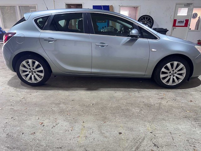 Opel - astra - 1.4 turbo gt automaat- 8-ktb-81 - afbeelding 17 van  20