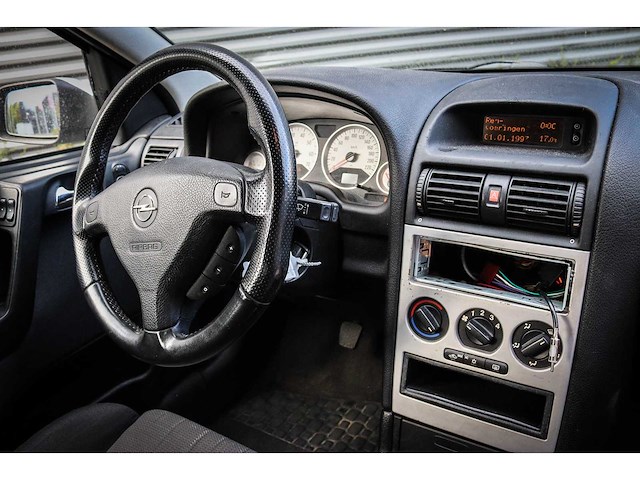 Opel - astra - 1.6-16v sport ed.ii 49-nl-fd - afbeelding 16 van  17
