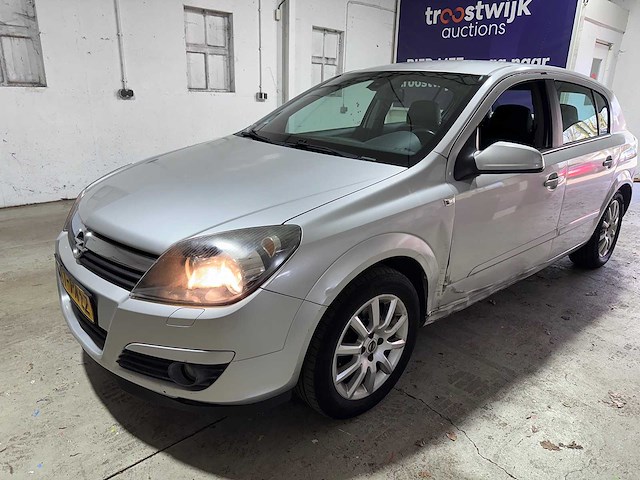 Opel - astra - 1.6 cosmo - 07-pk-lz- 2004 - afbeelding 1 van  1