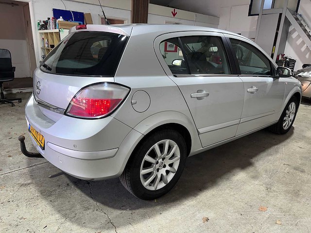 Opel - astra - 1.6 cosmo - 07-pk-lz- 2004 - afbeelding 15 van  20