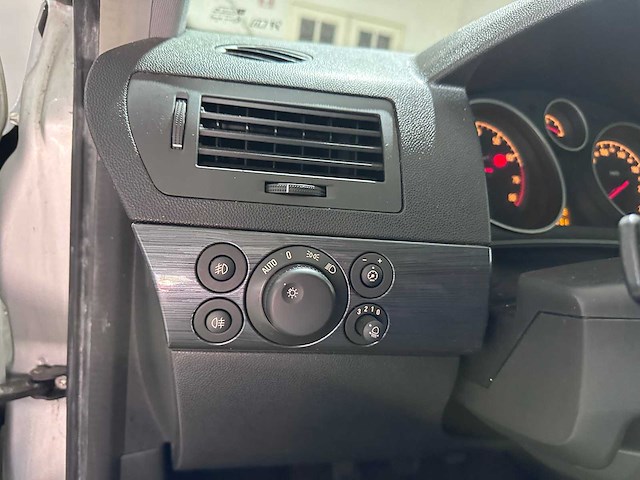 Opel - astra - 1.6 cosmo - 07-pk-lz- 2004 - afbeelding 3 van  20