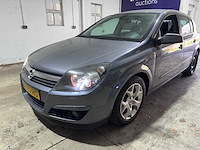 Opel - astra - 1.8 cosmo - 82-pj-hs- 2004 - afbeelding 1 van  16