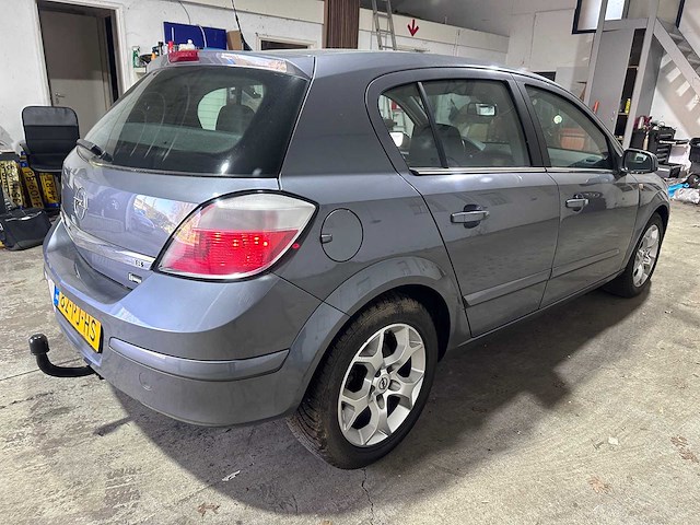 Opel - astra - 1.8 cosmo - 82-pj-hs- 2004 - afbeelding 10 van  16