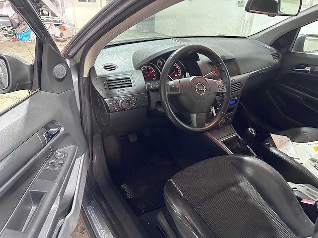 Opel - astra - 1.8 cosmo - 82-pj-hs- 2004 - afbeelding 13 van  16