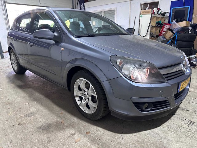 Opel - astra - 1.8 cosmo - 82-pj-hs- 2004 - afbeelding 11 van  14